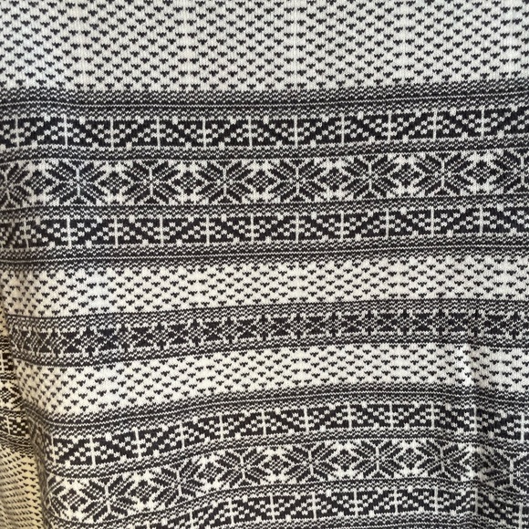 Forever 21 Nordic Sweater - Size Medium - Picture 5 of 8